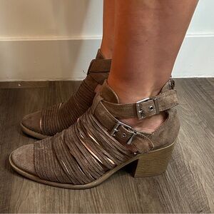 Qupid shoes in tan, size 8. Buckles but zips in the back